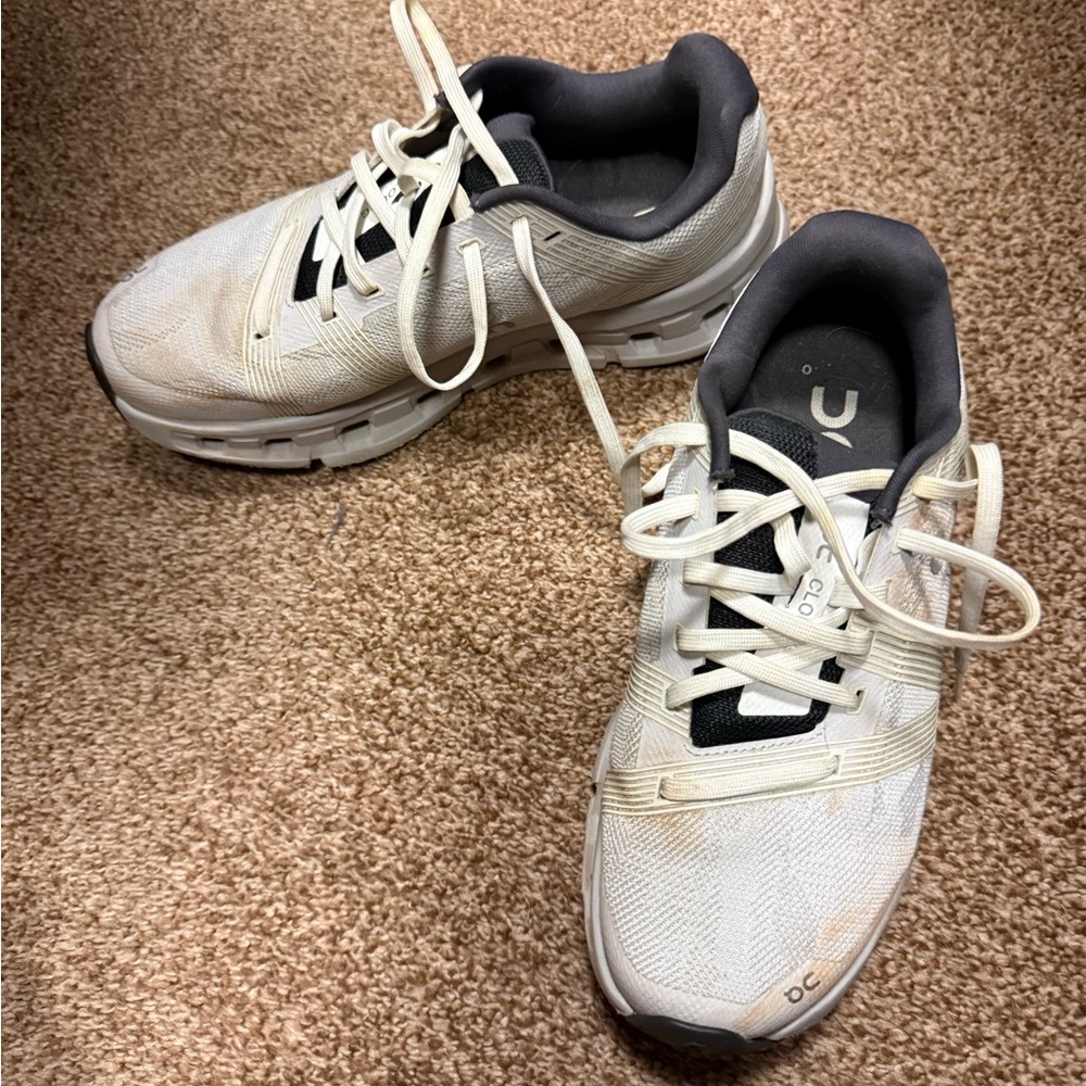 Grey OnCloud size 6.5 women’s